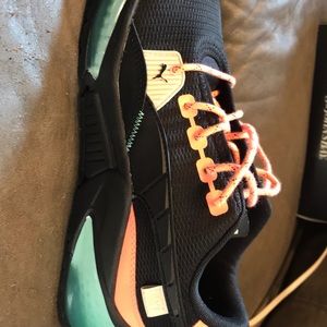 Women’s size 10 puma LQDCELL